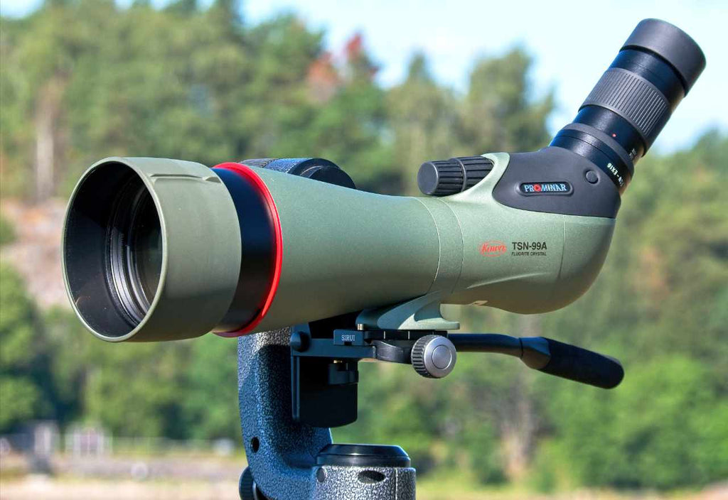 Kowa TSN-99A + 40x XW laajakulma koekatselussa