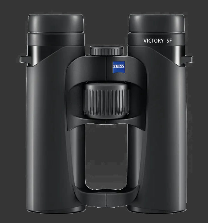 Zeissin Victory 8x32SF ja 10x32SF kiikarit koekatselussa