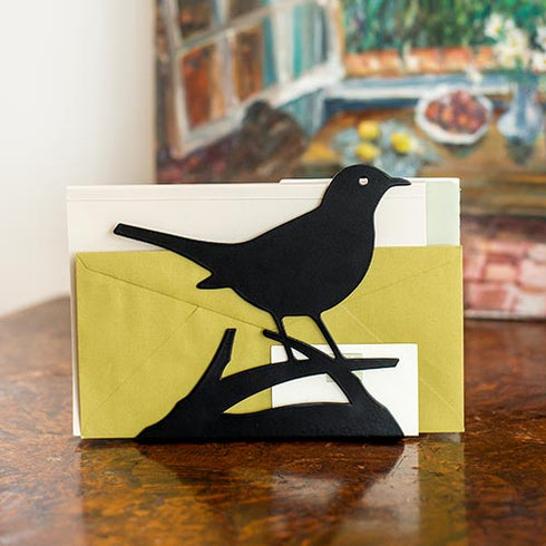 Kirjelokero, lautasliinanpidin, mustarastas