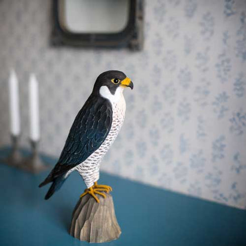 Decobird muuttohaukka puinen koristelintu