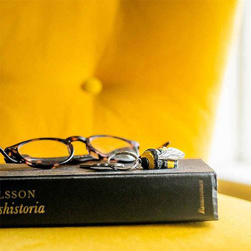 Avaimenperä, kimalainen